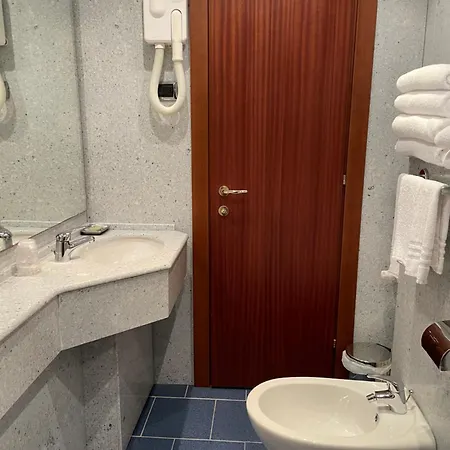 Hotel Mondial 3*