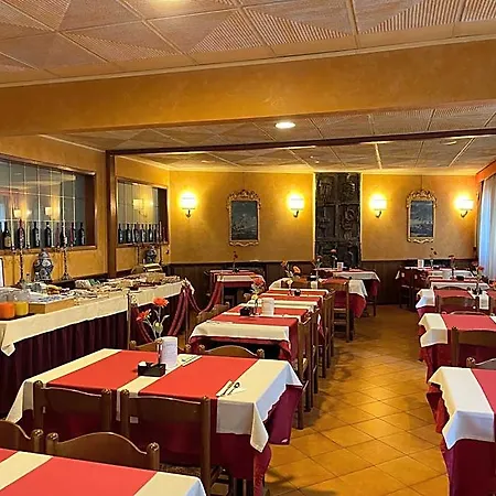 Mondial Hotell 3*