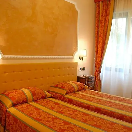 Mondial Hotell 3*